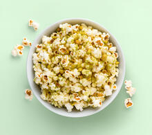 Popcorn med hvid chokolade & pistacie